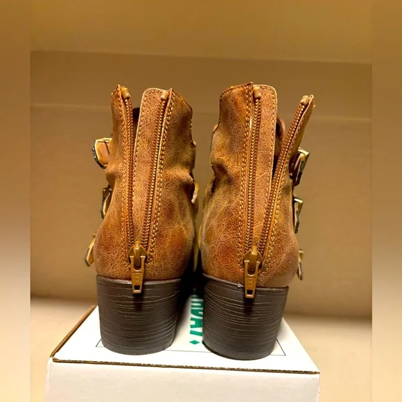 Ariat Tan Leather Ankle Boots with Buckle Detail Women’s Size 9 - Picture 4 of 8